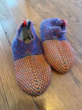 Bombas Kids Slippers - size Y 11-13